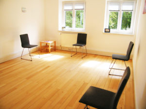 Praxis-Küpper_Praxisraum_Gruppenltherapie